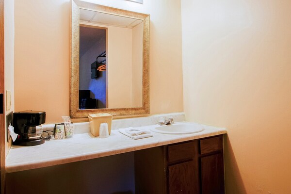 Foto van Chapmanville WV|Kingsize Bed - Vakantiehuis in Chapmanville WV - BathRoom
