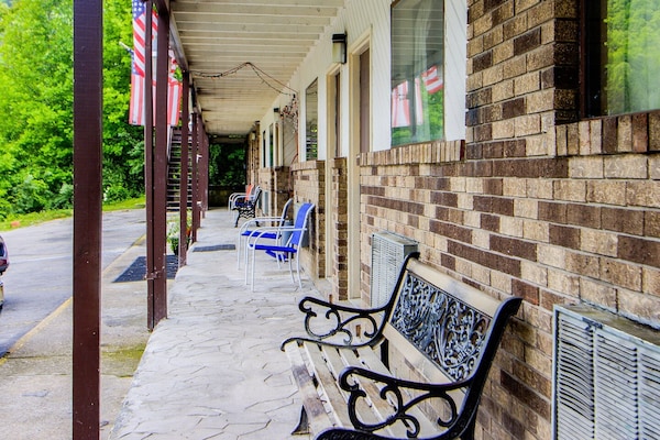 Foto van Chapmanville WV|Kingsize Bed - Vakantiehuis in Chapmanville WV - FloorPlan