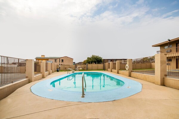 Foto van 2 kingsize bedden, rookvrij | Antonio Lackland - Vakantiehuis in San-Antonio - Pool
