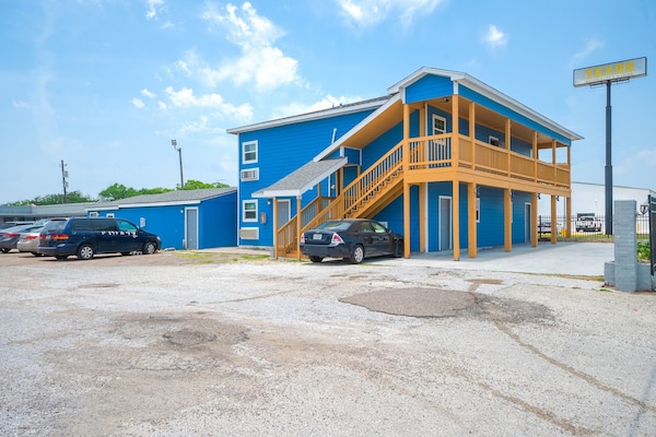 Foto van 3 Volledig Bed Met Kitchenette - Vakantiehuis in Corpus Christi TX - ExteriorSummer